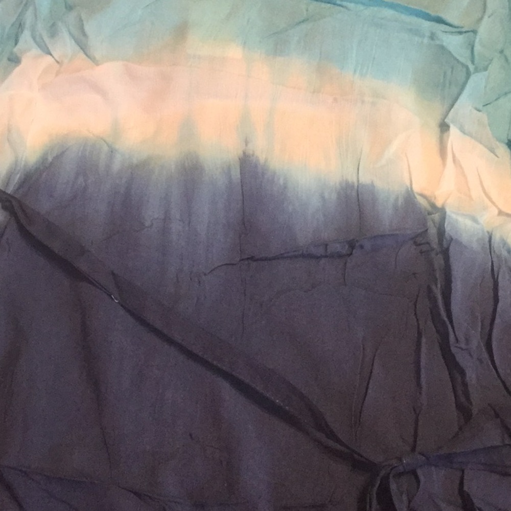 ❌DONATED❌Blue Tie Dye Cold Shoulder Lightweight Tunic Fringe Tunic Top - Picture 6 of 8